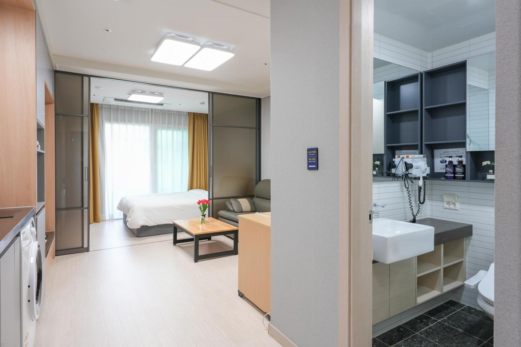 Yeosu Hotel First City エクステリア 写真