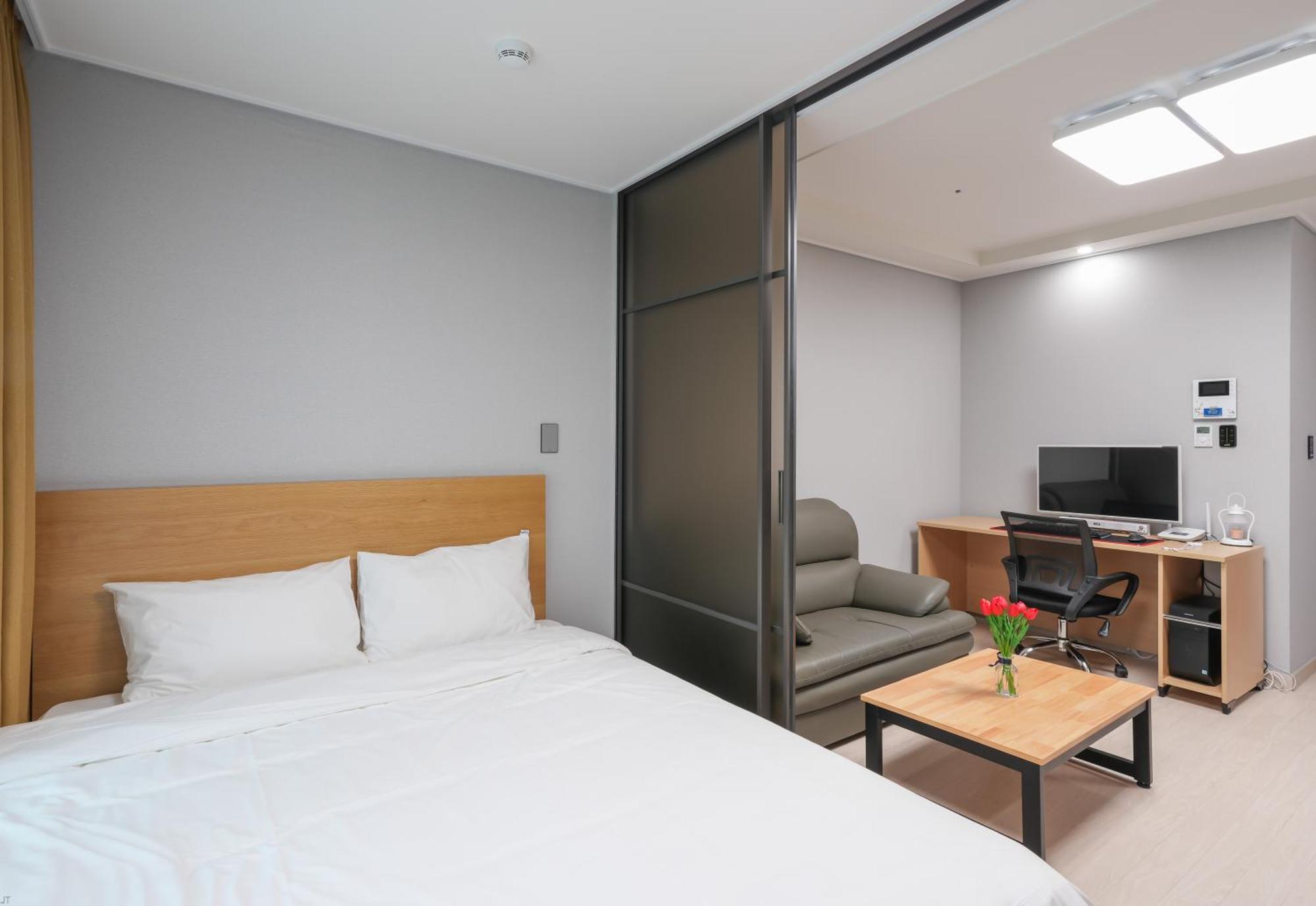 Yeosu Hotel First City エクステリア 写真